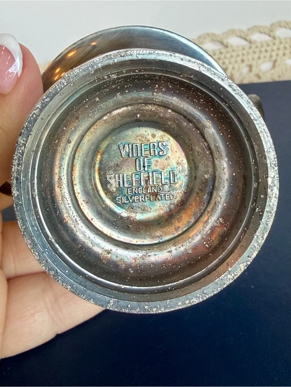 Viners of Sheffield Engaged Silver Plated Lion Head Cachepot Urn Vase Planter